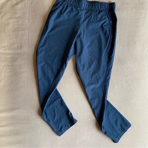 Eddie Bauer Women's Incline Utility Capris, Black Regular 4
